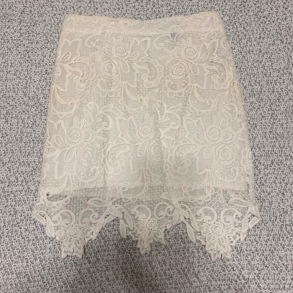 Lace skirt - Picture 1 of 3